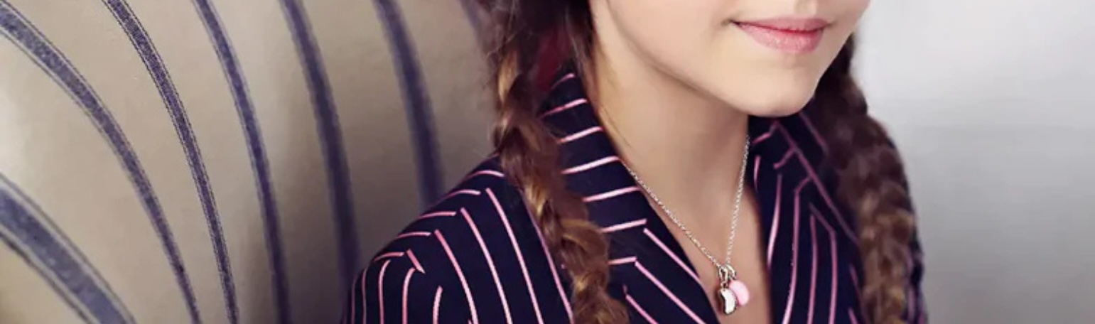 Girl-wearing-Molly-Brown-London-jelly-bean-necklace