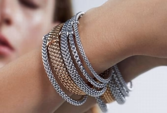 woman-wearing-mixed-metal-bracelets