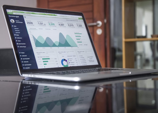 Laptop-screen-showing-marketing-measurement-and-ROI-metrics